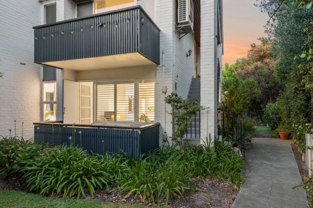 'Top-notch' renovated apartment in Claremont - Photo 1