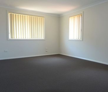 Townhouse is great location - Photo 2