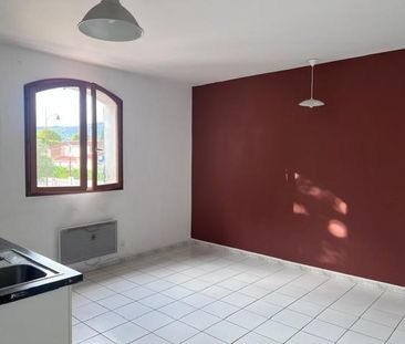 Location Appartement 2 pièces 37m² GAREOULT 83136 - Photo 2