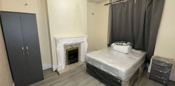 Room in a Shared House, Warren Road, B8 - Photo 2