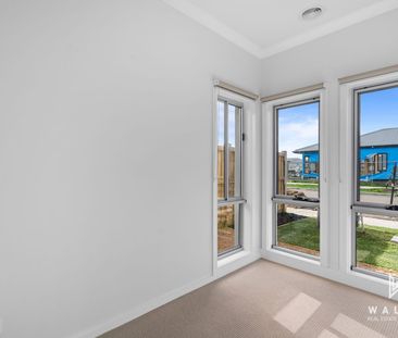 Modern Living Home! - Photo 2