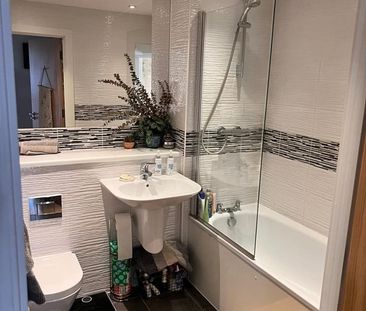 Room in a Shared Flat, Knightley Walk, SW18 - Photo 5