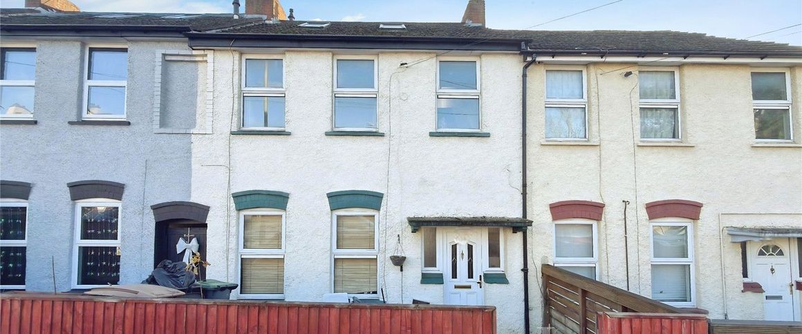 4 bedroom house to rent Whitecroft Road, Luton, Bedfordshire, LU2 - Photo 1