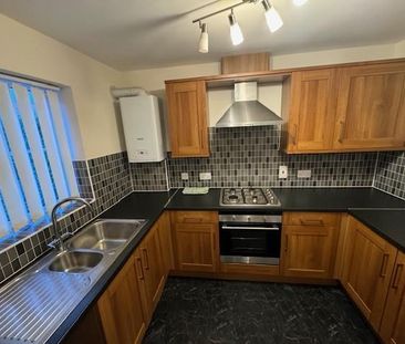 2 bedroom end of terrace house to rent - Photo 4