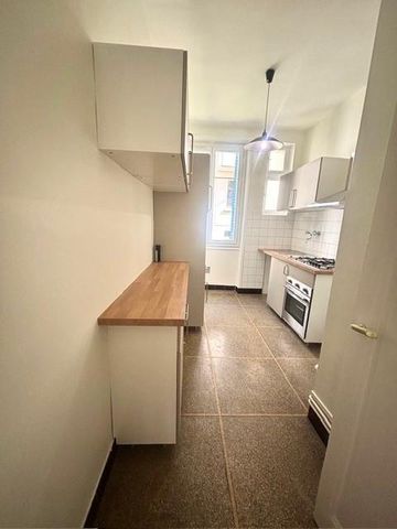 Location Appartement 3 pièces 68m² LYON 6ème - Photo 2
