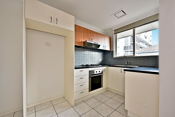 Register to Inspect: SPACIOUS APARTMENT WALKING DISTANCE TO LYGON ST! - Photo 1