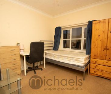 3 bedroom apartment to rent - Photo 4