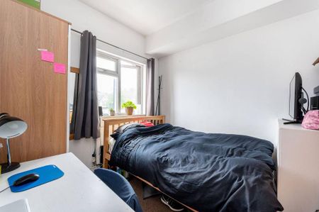 3 bedroom flat to rent - Photo 5