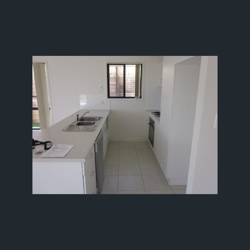 12 The Peak, Zilzie, Qld 4710 - Photo 1