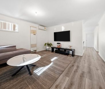 10/4 Austin Place, Melton South, Vic 3338 - Photo 2