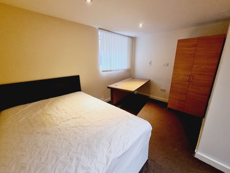 7 Bed Student Accommodation - Photo 4