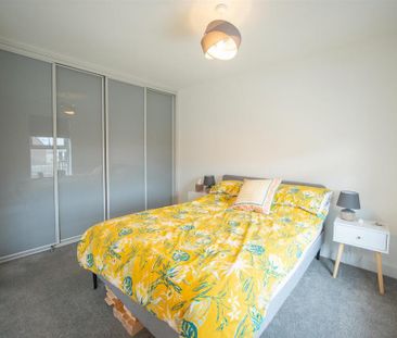 4 bedroom semi-detached house to rent - Photo 6