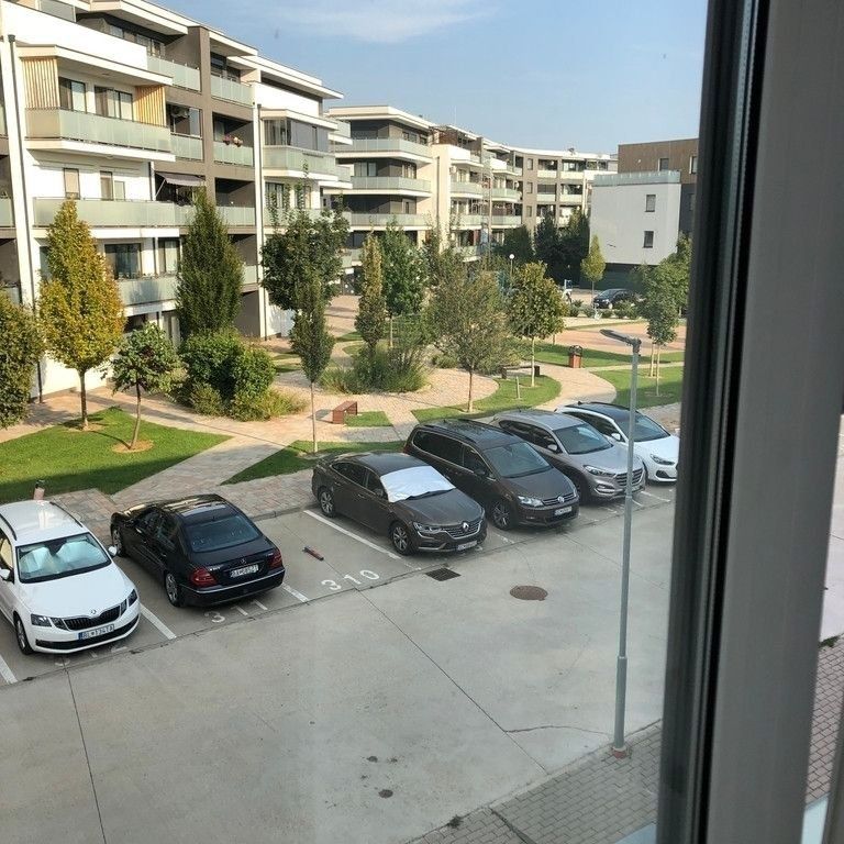 Prenájom bytu 2-izbový 52 m² – Fotografia 1