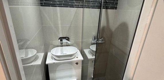 1 bedroom hotel room to rent - Photo 2