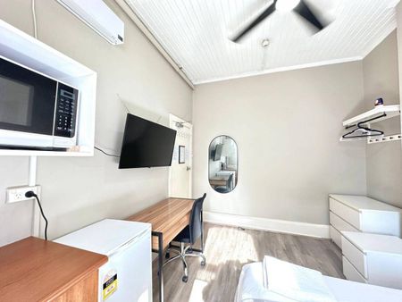 Room for Rent in the Heart of Oxford Street - Photo 3