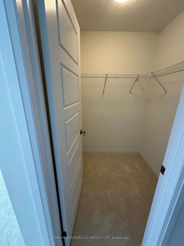 Condo Townhouse For Lease | X8472960 - Photo 4