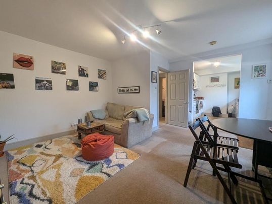 2 bedroom flat to rent - Photo 1