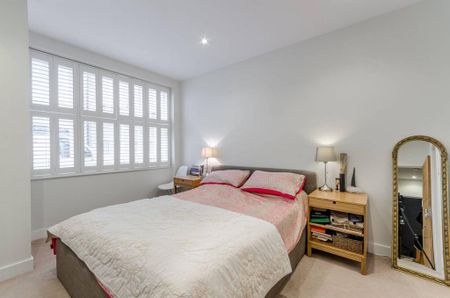3 bedroom mews to rent - Photo 5