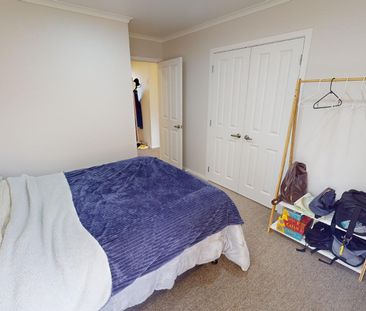 City Centre - 2 Bedrooms - Photo 4