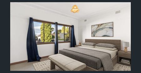 Spacious Five-Bedroom Family Home with Water Views – Prime Blakehurst Location - Photo 4