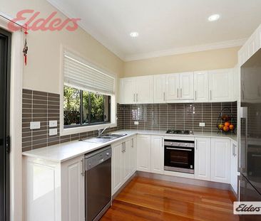 Modern Three Bedroom Townhouse - Photo 3