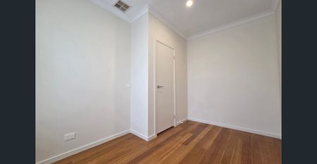 Modern Three-Bedroom Townhouse in Peaceful Preston Location - Photo 2