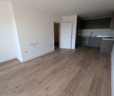 2 Bed Flat, Oto Tower, IG3 - Photo 5