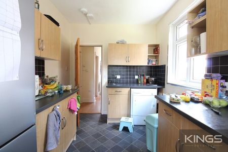 4 bedroom semi-detached house to rent - Photo 4