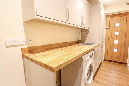 4 bedroom semi-detached house to rent - Photo 5