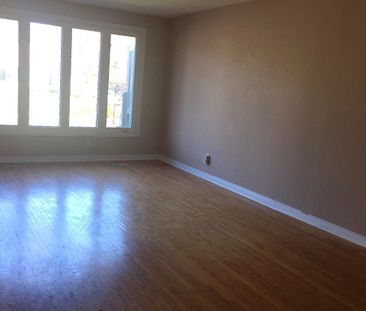 For Lease - 39 Richardson Drive, Aurora, Ontario - Photo 5