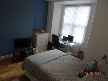 6 Bedroom House, Heaton, Stannington Avenue - Photo 4