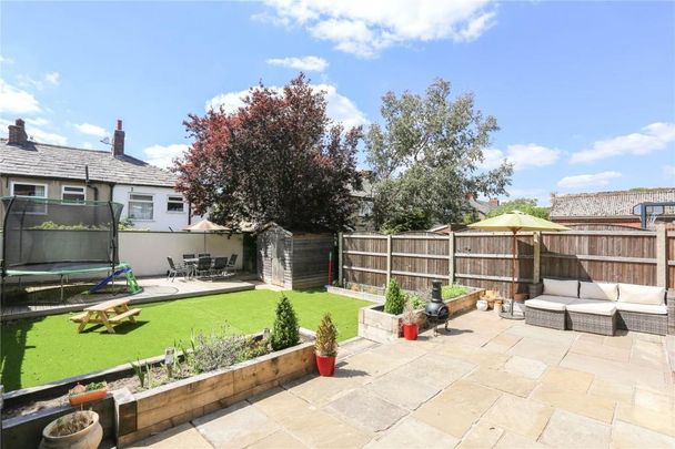 4 bedroom semi-detached house to rent - Photo 1