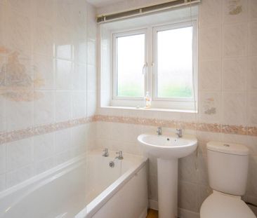 3 bedroom semi-detached house to rent - Photo 6