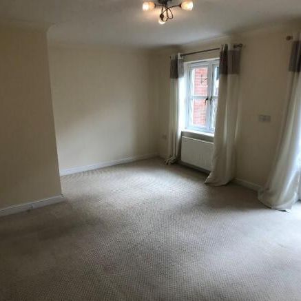 4 bedroom semi-detached house to rent - Photo 1