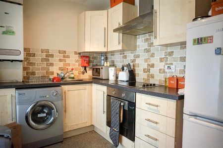 Flat 9, 10 Broomfield Crescent, Headingley, Leeds, LS6 3DD - Photo 5