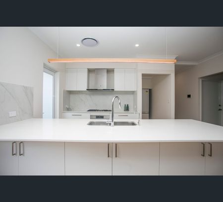 21 Zircon St, Treeby, WA 6164 - Photo 4