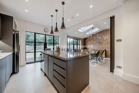 5 bedroom detached house to rent - Photo 2