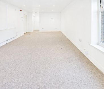 3 bedroom apartment to rent - Photo 4