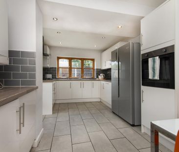 6 bedroom detached house to rent - Photo 4