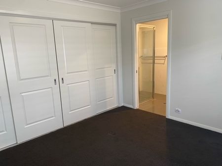 For Rent South Dubbo Gated Estate Villa - Photo 3