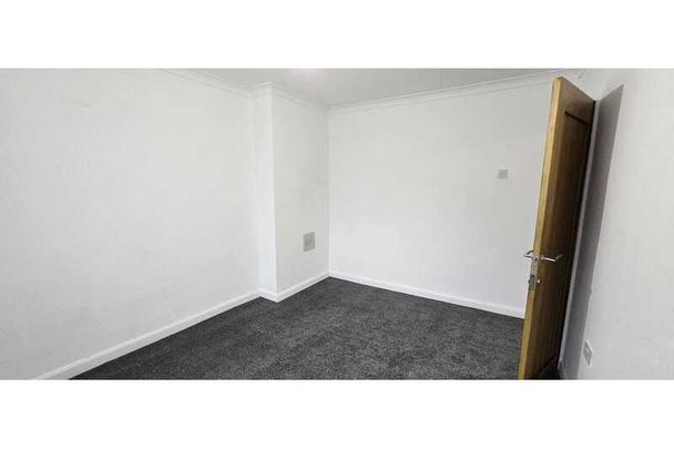3 bedroom end of terrace house to rent - Photo 1