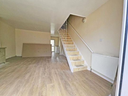2 bedroom end of terrace house to rent - Photo 1