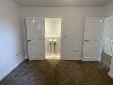 3 bedroom semi-detached house to rent - Photo 3