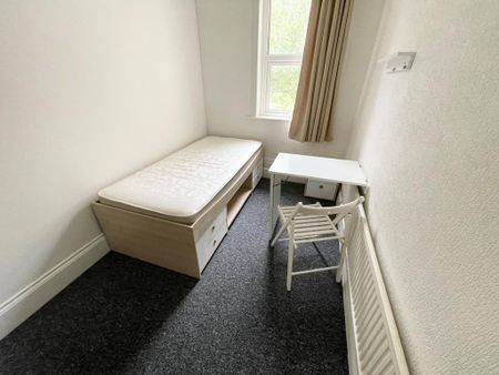 8 bedroom terraced house to rent - Photo 4