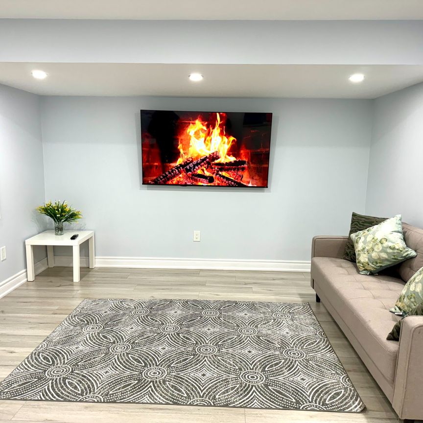 For Lease - 51 Cayton Crescent Unit# Lower, Bradford West Gwillimbury, Ontario - Photo 1