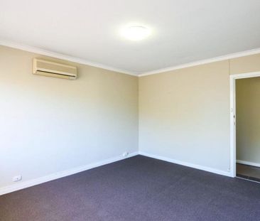 Bateman - Photo 3