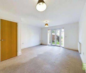 Kenley Place, Farnborough, Hampshire, GU14 - Photo 2