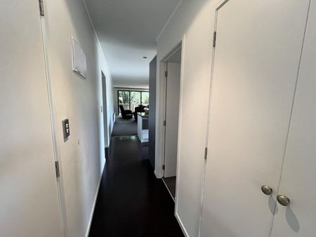 Executive Three-Bedroom Townhouse for Rent - Photo 4