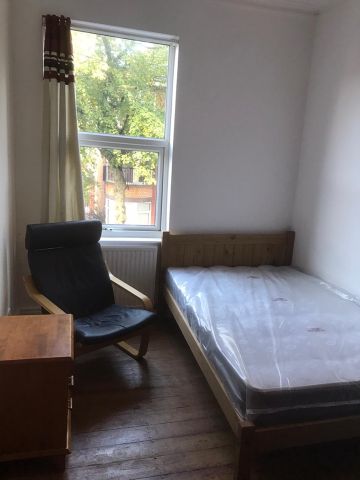 9 Bed Terraced House, Balmoral Road, M14 - Photo 4