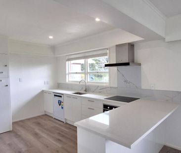 Spacious Family Home in Blockhouse Bay - Photo 2